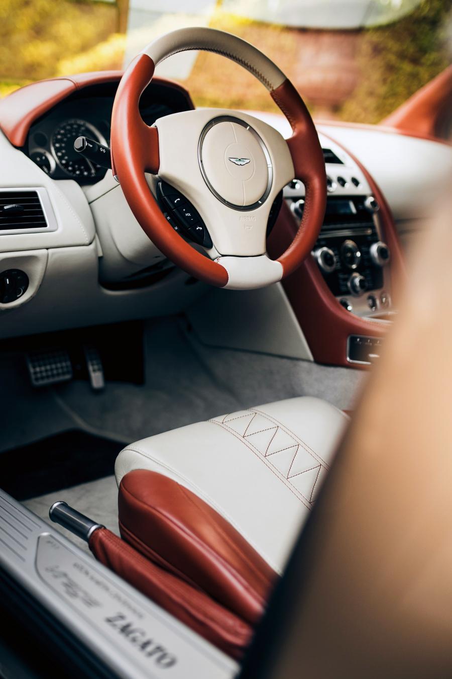 Интерьер Aston Martin Virage Shooting Brake 2014 года  (фото 37 из 45)